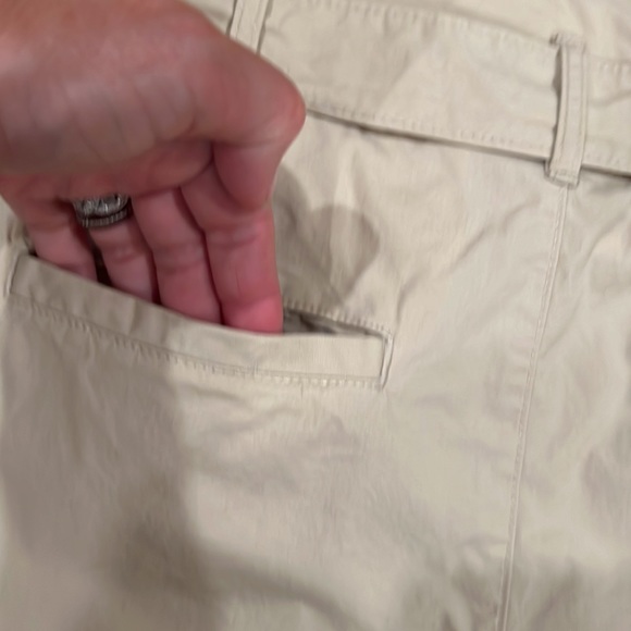 Banana Republic Tan Shorts.  Size 4 - Picture 10 of 10